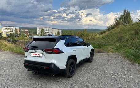 Toyota RAV4, 2020 год, 3 100 000 рублей, 4 фотография