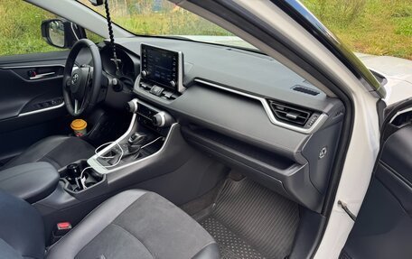 Toyota RAV4, 2020 год, 3 100 000 рублей, 8 фотография