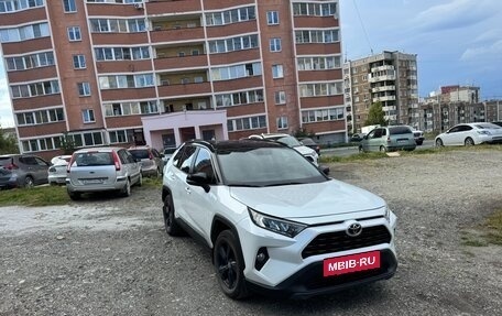 Toyota RAV4, 2020 год, 3 100 000 рублей, 2 фотография