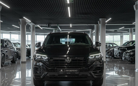 Volkswagen Touareg III, 2018 год, 4 410 000 рублей, 3 фотография