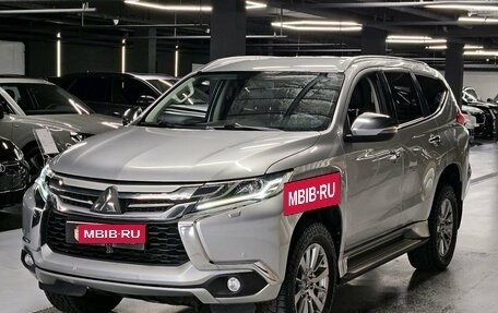 Mitsubishi Pajero Sport III рестайлинг, 2017 год, 2 730 000 рублей, 3 фотография