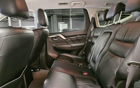 Mitsubishi Pajero Sport III рестайлинг, 2017 год, 2 730 000 рублей, 17 фотография