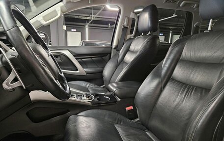 Mitsubishi Pajero Sport III рестайлинг, 2017 год, 2 730 000 рублей, 12 фотография
