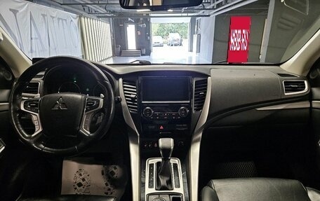 Mitsubishi Pajero Sport III рестайлинг, 2017 год, 2 730 000 рублей, 19 фотография