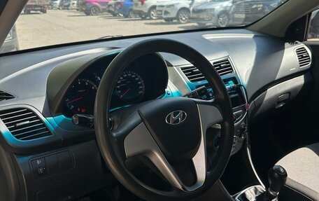 Hyundai Solaris II рестайлинг, 2011 год, 650 000 рублей, 6 фотография