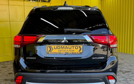 Mitsubishi Outlander III рестайлинг 3, 2018 год, 2 190 000 рублей, 6 фотография