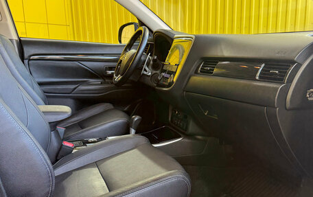 Mitsubishi Outlander III рестайлинг 3, 2018 год, 2 190 000 рублей, 10 фотография