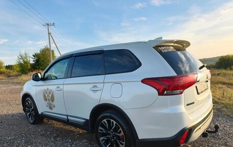 Mitsubishi Outlander III рестайлинг 3, 2019 год, 2 000 000 рублей, 5 фотография