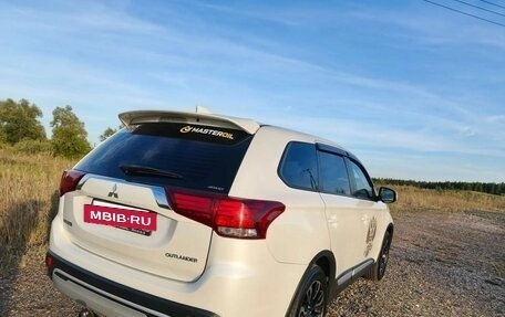 Mitsubishi Outlander III рестайлинг 3, 2019 год, 2 000 000 рублей, 3 фотография