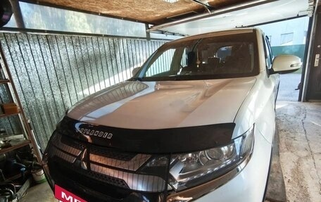Mitsubishi Outlander III рестайлинг 3, 2019 год, 2 000 000 рублей, 4 фотография