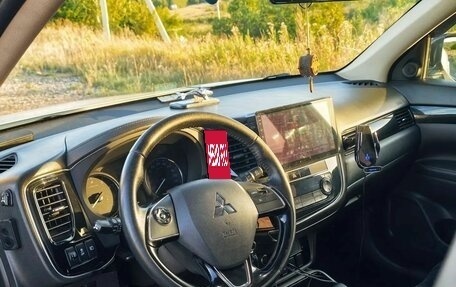 Mitsubishi Outlander III рестайлинг 3, 2019 год, 2 000 000 рублей, 12 фотография