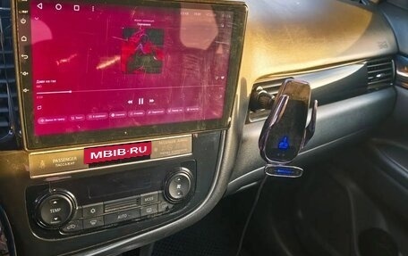 Mitsubishi Outlander III рестайлинг 3, 2019 год, 2 000 000 рублей, 10 фотография