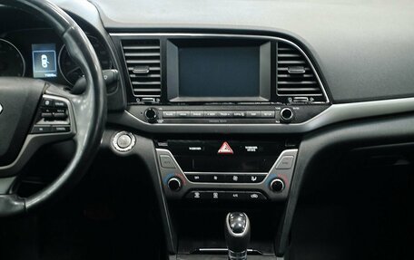 Hyundai Elantra VI рестайлинг, 2017 год, 819 000 рублей, 12 фотография