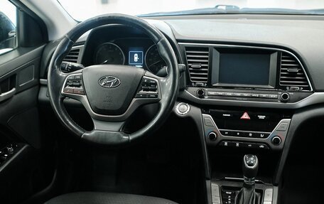 Hyundai Elantra VI рестайлинг, 2017 год, 819 000 рублей, 11 фотография