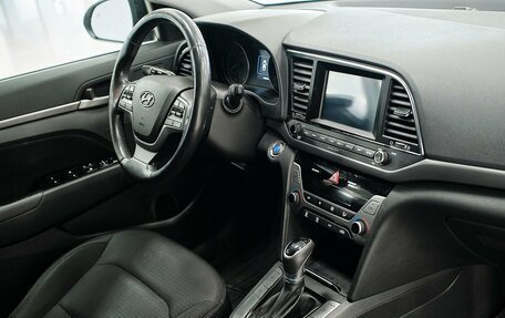 Hyundai Elantra VI рестайлинг, 2017 год, 819 000 рублей, 14 фотография