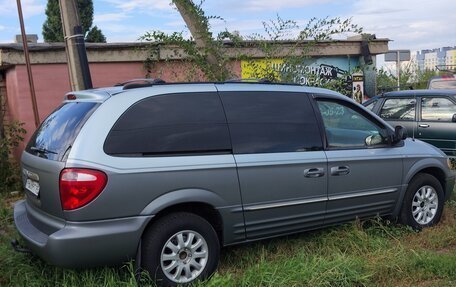 Chrysler Town & Country IV, 2003 год, 915 000 рублей, 2 фотография