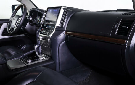 Toyota Land Cruiser 200, 2018 год, 5 655 000 рублей, 10 фотография