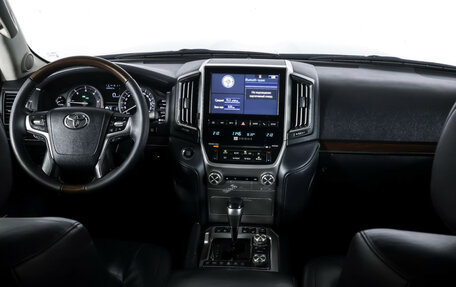 Toyota Land Cruiser 200, 2018 год, 5 655 000 рублей, 13 фотография