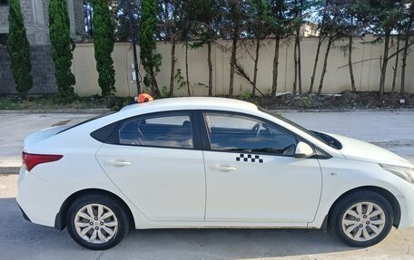 Hyundai Solaris II рестайлинг, 2018 год, 799 999 рублей, 4 фотография