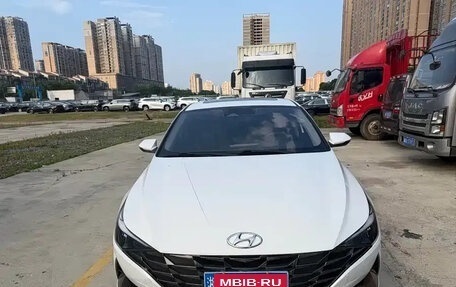Hyundai Elantra, 2022 год, 1 350 000 рублей, 2 фотография