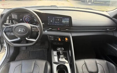 Hyundai Elantra, 2022 год, 1 350 000 рублей, 8 фотография