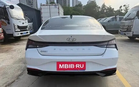 Hyundai Elantra, 2022 год, 1 350 000 рублей, 6 фотография