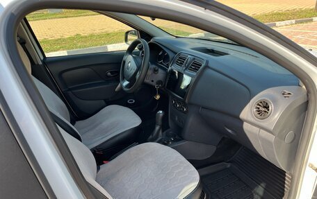 Renault Logan II, 2015 год, 650 000 рублей, 10 фотография