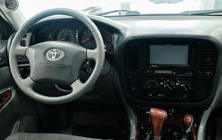 Toyota Land Cruiser 100 рестайлинг 2, 2001 год, 1 103 000 рублей, 13 фотография