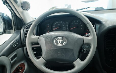 Toyota Land Cruiser 100 рестайлинг 2, 2001 год, 1 103 000 рублей, 12 фотография