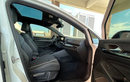 Volkswagen Golf VIII, 2022 год, 2 330 000 рублей, 25 фотография