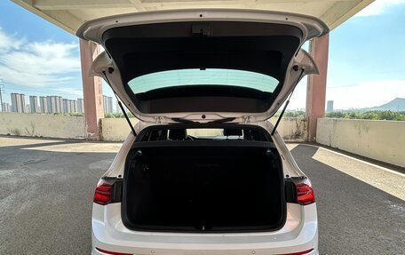 Volkswagen Golf VIII, 2022 год, 2 330 000 рублей, 22 фотография