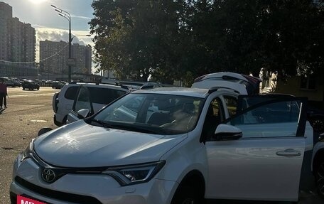 Toyota RAV4, 2017 год, 3 500 000 рублей, 16 фотография