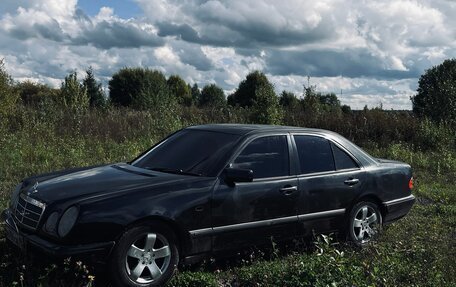 Mercedes-Benz E-Класс, 1996 год, 320 000 рублей, 3 фотография