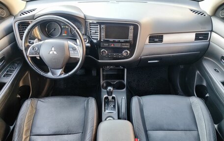 Mitsubishi Outlander III рестайлинг 3, 2013 год, 1 469 000 рублей, 10 фотография