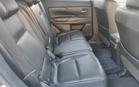 Mitsubishi Outlander III рестайлинг 3, 2013 год, 1 469 000 рублей, 11 фотография