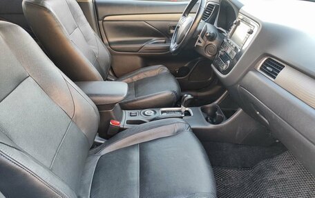 Mitsubishi Outlander III рестайлинг 3, 2013 год, 1 469 000 рублей, 9 фотография