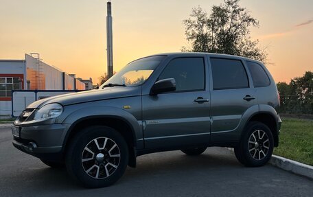 Chevrolet Niva I рестайлинг, 2017 год, 680 000 рублей, 3 фотография