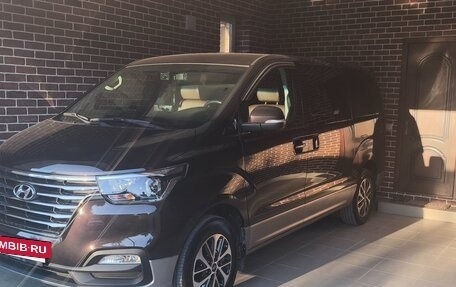 Hyundai Grand Starex Grand Starex I рестайлинг 2, 2019 год, 4 300 000 рублей, 2 фотография