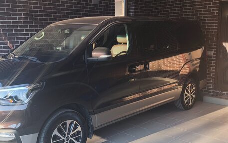 Hyundai Grand Starex Grand Starex I рестайлинг 2, 2019 год, 4 300 000 рублей, 3 фотография