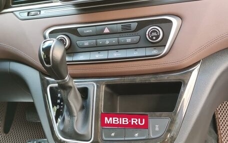 Hyundai Grand Starex Grand Starex I рестайлинг 2, 2019 год, 4 300 000 рублей, 5 фотография