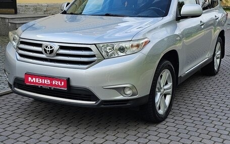 Toyota Highlander III, 2011 год, 1 799 000 рублей, 1 фотография