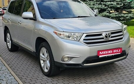 Toyota Highlander III, 2011 год, 1 799 000 рублей, 2 фотография