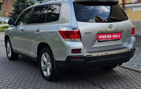 Toyota Highlander III, 2011 год, 1 799 000 рублей, 4 фотография
