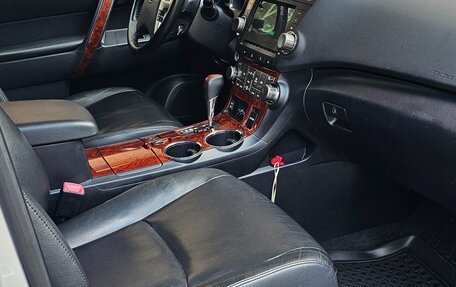 Toyota Highlander III, 2011 год, 1 799 000 рублей, 8 фотография