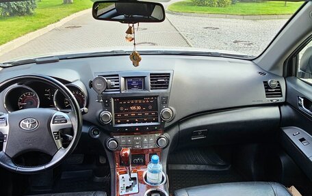 Toyota Highlander III, 2011 год, 1 799 000 рублей, 7 фотография