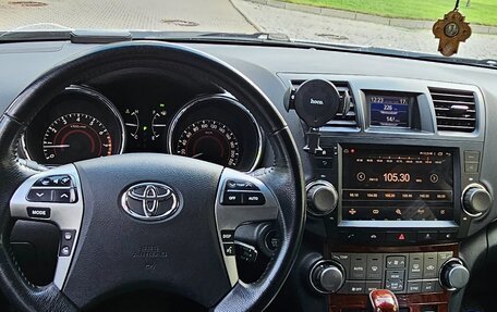Toyota Highlander III, 2011 год, 1 799 000 рублей, 6 фотография