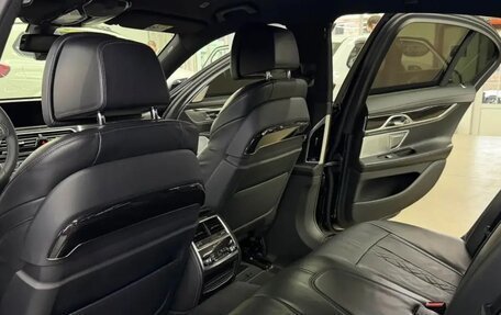 BMW 7 серия, 2015 год, 2 800 000 рублей, 18 фотография