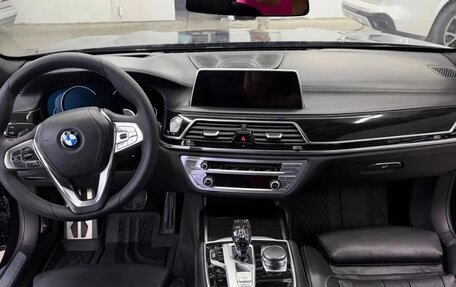 BMW 7 серия, 2015 год, 2 800 000 рублей, 20 фотография