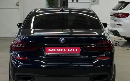 BMW 7 серия, 2015 год, 2 800 000 рублей, 15 фотография