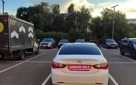 Hyundai Sonata VI, 2011 год, 900 000 рублей, 4 фотография